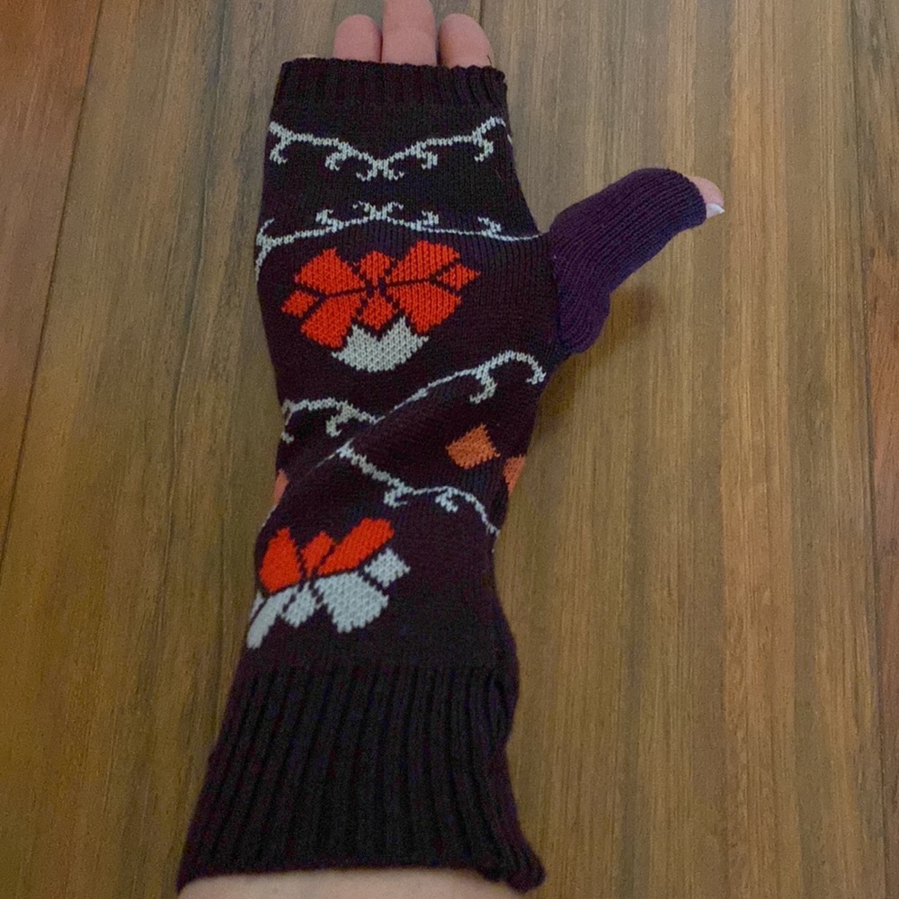 Fun Sherpa adventure gear fingerless mittens!  Cover your wrists! - Picture 2 of 4